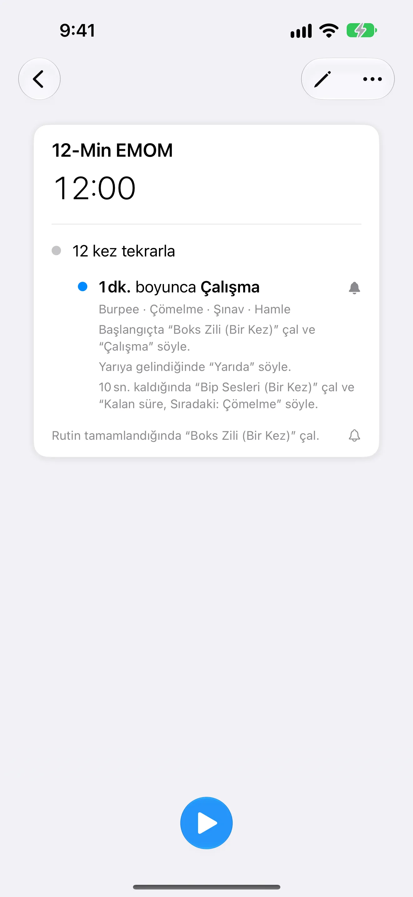 Çalışma adımı adını, yarı noktayı ve kalan süreyi duyuran bir EMOM rutinini gösteren Timer+ ekran görüntüsü.