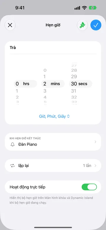 Trình chỉnh sửa Hẹn giờ cho bộ hẹn giờ tên Trà, đặt 0 giờ, 2 phút, 30 giây, với menu định dạng Giờ, Phút, Giây bên dưới các bánh xe, Khi hẹn giờ kết thúc đặt là Đàn Piano, lặp lại hiển thị 1 lần và công tắc Hoạt động trực tiếp đang bật.