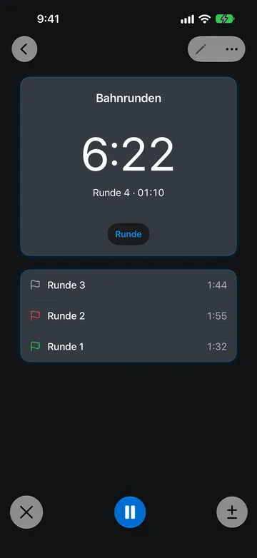Eine Stoppuhr namens Bahnrunden mit der Anzeige 6:22 und darunter Runde 4 · 01:10. Die Rundenliste zeigt Runde 3 mit 1:44 und grauer Flagge, Runde 2 mit 1:55 und roter Flagge sowie Runde 1 mit 1:32 und grüner Flagge.
