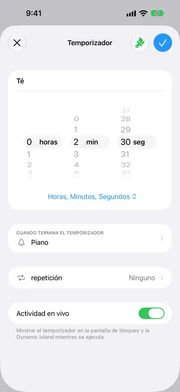 Editor de un temporizador llamado Té, configurado en 0 horas, 2 minutos y 30 segundos, con el menú de formato Horas, Minutos, Segundos debajo de las ruedas, Cuando termina el temporizador en Piano, repetición en Ninguno y el interruptor Actividad en vivo activado.