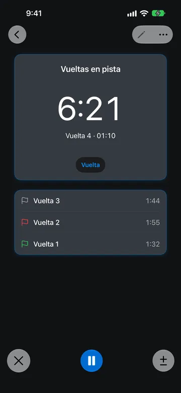 Un Cronómetro llamado Vueltas en pista que marca 6:21, con Vuelta 4 · 01:10 debajo de la lectura. La lista de vueltas muestra Vuelta 3 en 1:44 con una bandera gris, Vuelta 2 en 1:55 con una bandera roja y Vuelta 1 en 1:32 con una bandera verde.