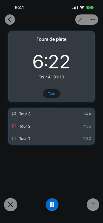 Un Chronomètre nommé Tours de piste affichant 6:22, avec Tour 4 · 01:10 sous la mesure. La liste des tours indique Tour 3 à 1:44 avec un drapeau gris, Tour 2 à 1:55 avec un drapeau rouge et Tour 1 à 1:32 avec un drapeau vert.