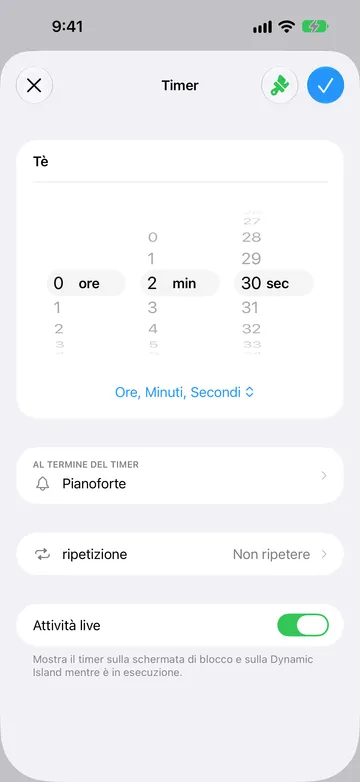 Editor di un timer chiamato Tè, impostato su 0 ore, 2 minuti, 30 secondi, con il menu del formato Ore, Minuti, Secondi sotto le rotelle, Al termine del timer impostato su Pianoforte, Ripetizione su Non ripetere e l’interruttore Attività live attivo.