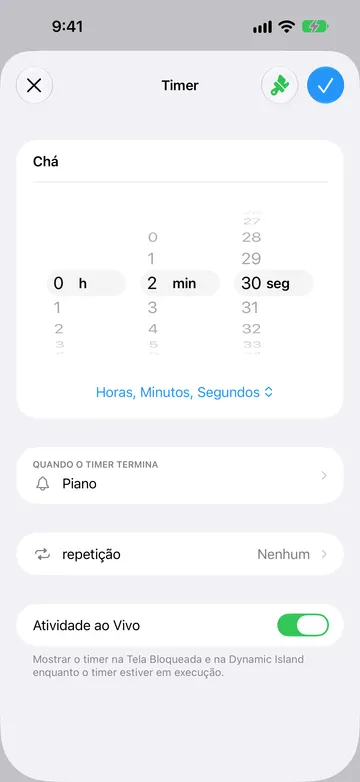 Editor de um timer chamado Chá, definido em 0 h, 2 min e 30 seg, com o menu de formato Horas, Minutos, Segundos abaixo das rodas, Quando o timer termina definido como Piano, repetição definida como Nenhum e a chave Atividade ao Vivo ativada.