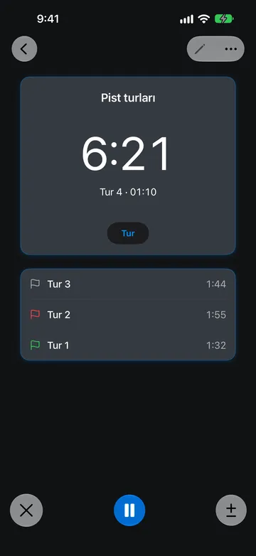 6:21 gösteren Pist turları adlı bir Kronometre; okumanın altında Tur 4 · 01:10. Tur listesinde gri bayraklı Tur 3 1:44, kırmızı bayraklı Tur 2 1:55 ve yeşil bayraklı Tur 1 1:32 görünüyor.